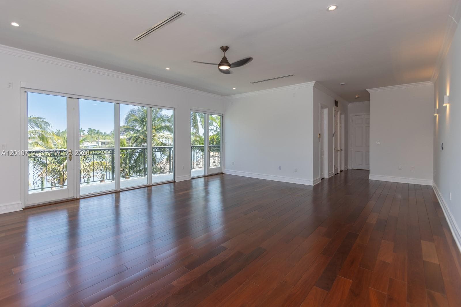 425 Shore Dr photo 11