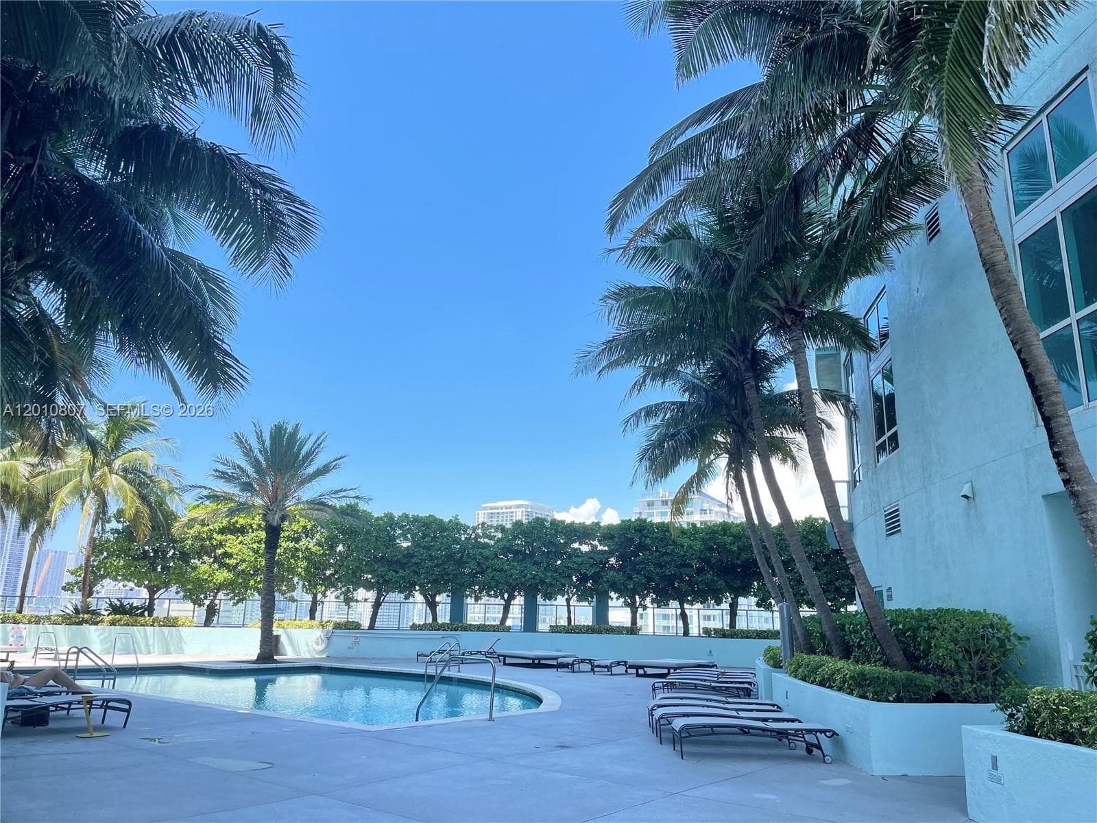 1900 N Bayshore Dr 3311 photo 16
