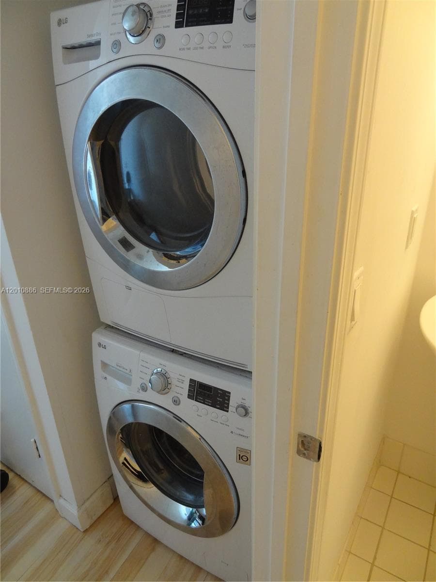 601 NE 36th St 1705 photo 14
