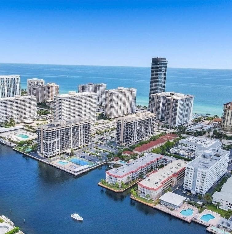2097 S Ocean Dr 305 photo 2