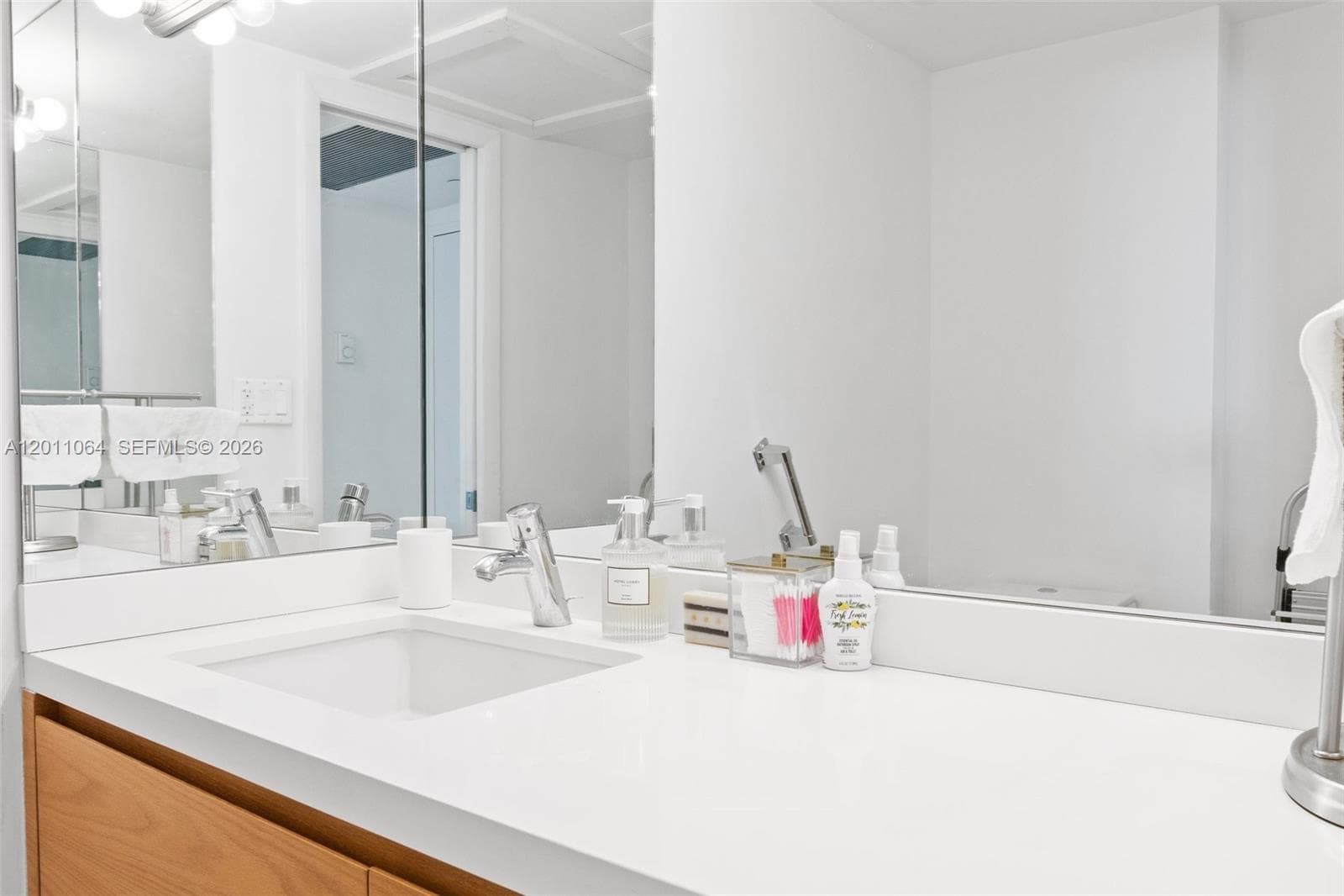 2301 Collins Ave 504 photo 13
