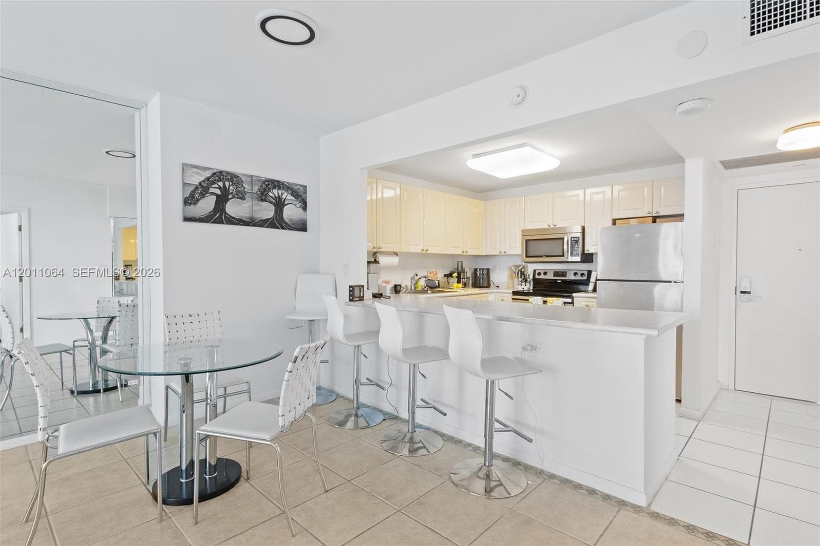 2301 Collins Ave 504 photo 7