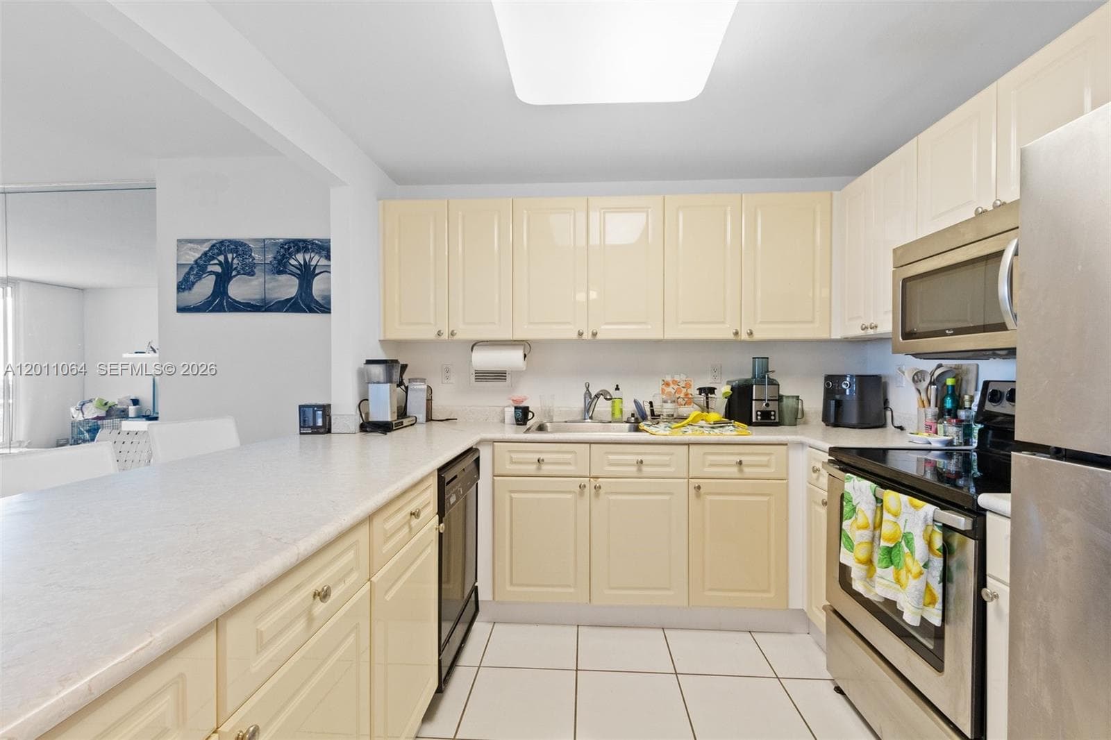 2301 Collins Ave 504 photo 9