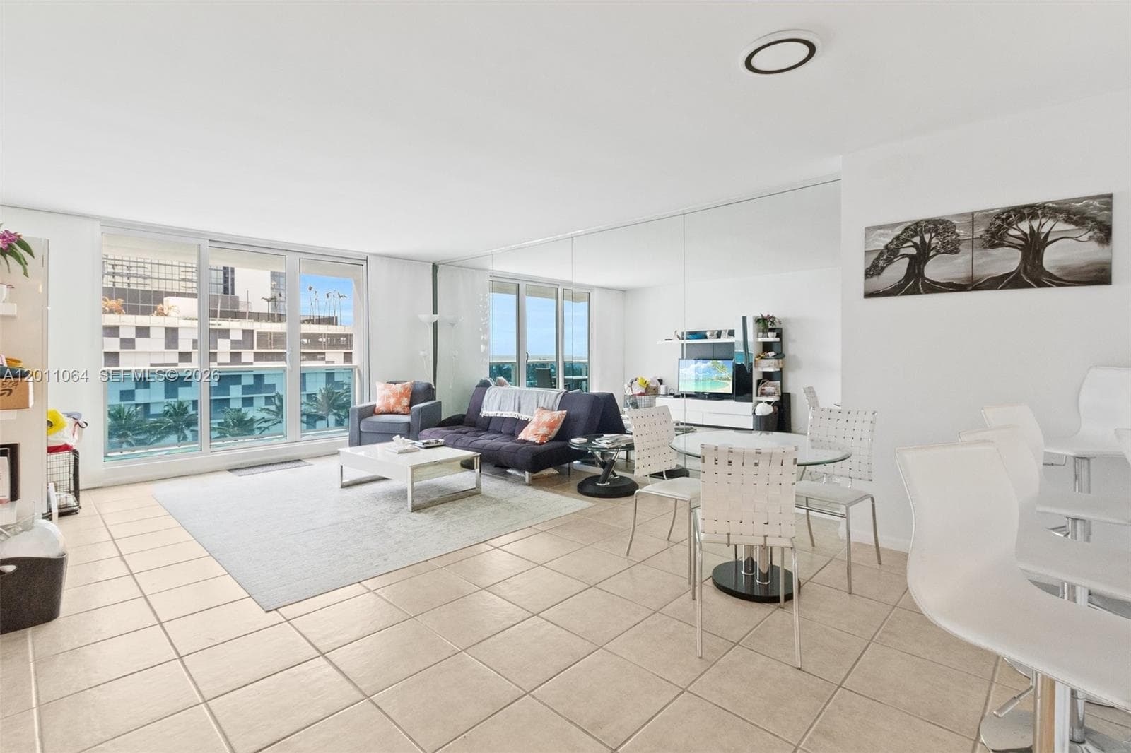 2301 Collins Ave 504 photo 4
