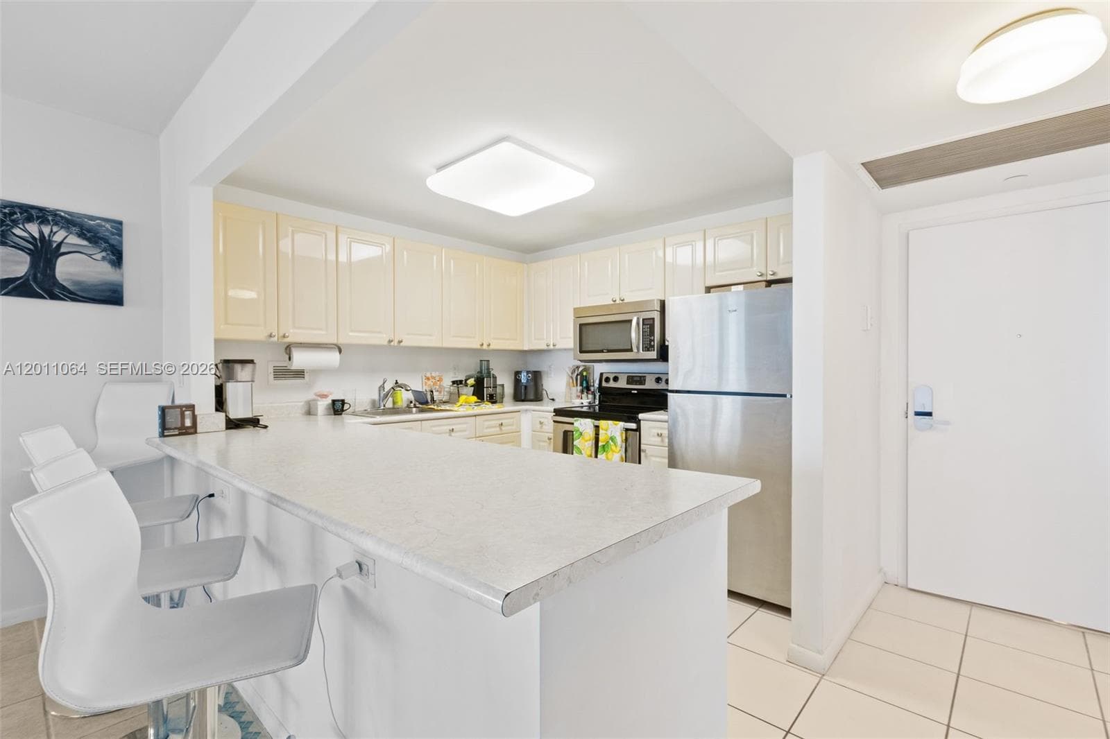 2301 Collins Ave 504 photo 8