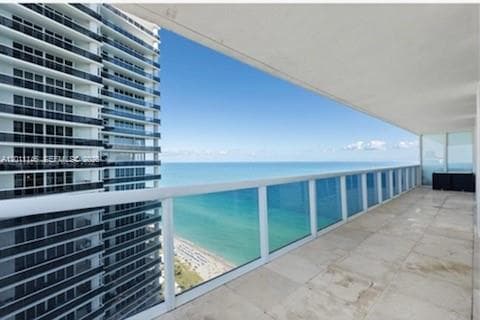 1830 S Ocean Dr 3308 photo 2