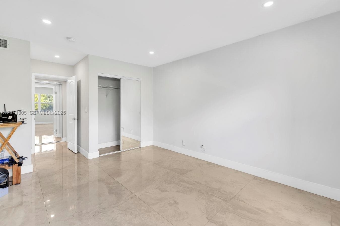 300 Diplomat Pkwy 204 photo 18