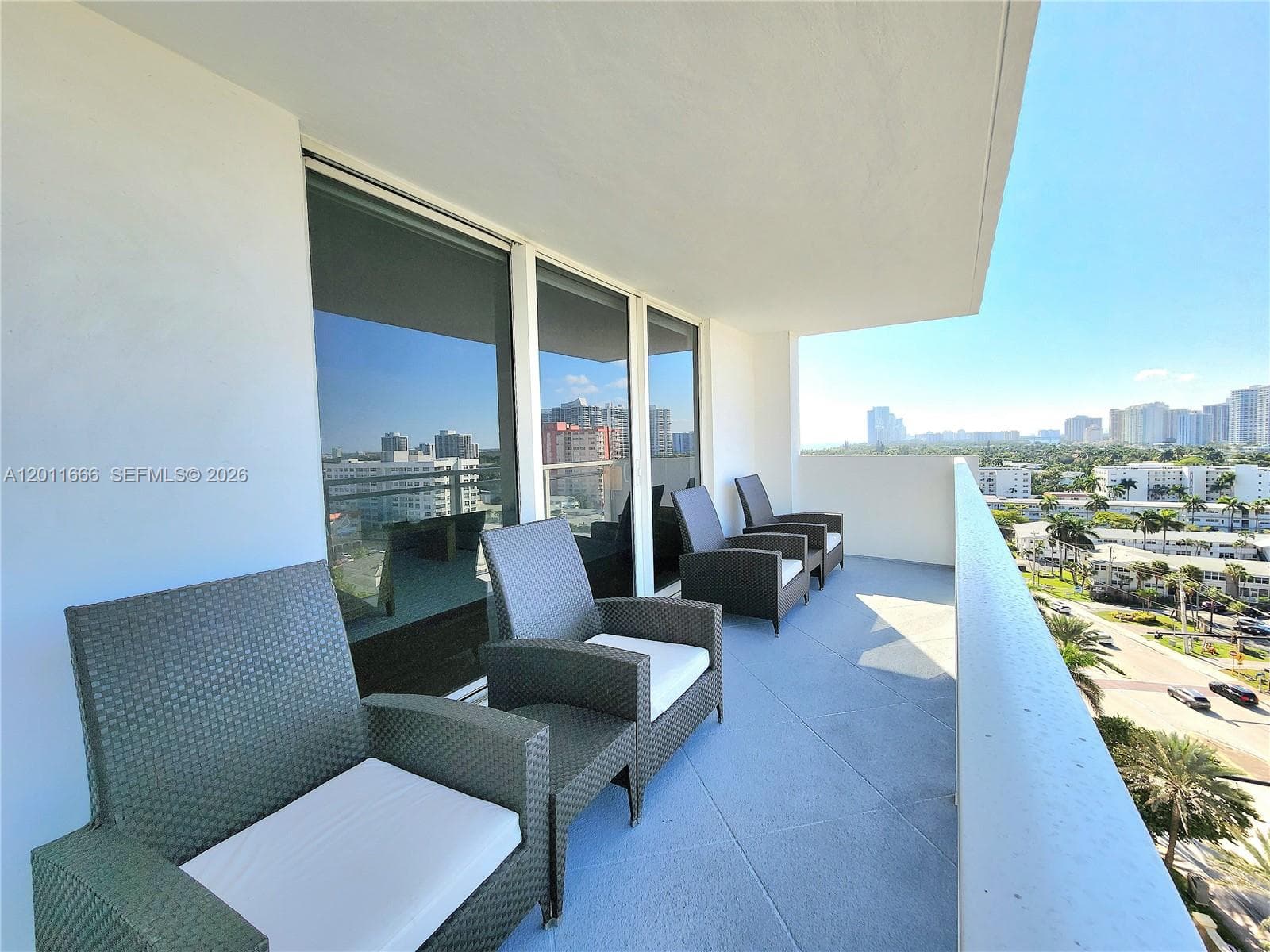 2030 S Ocean Dr 1107 photo 2