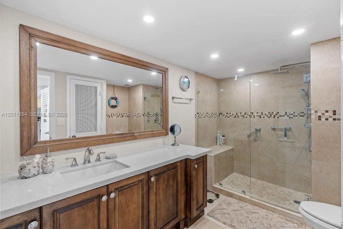 2100 Ocean Ln 1704 photo 17