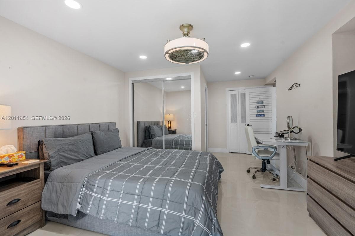 2100 Ocean Ln 1704 photo 16
