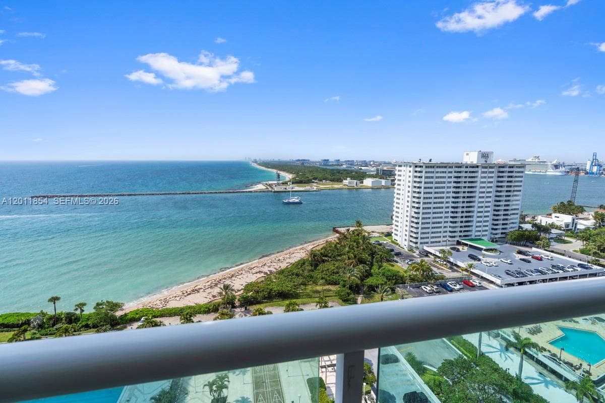 2100 Ocean Ln 3