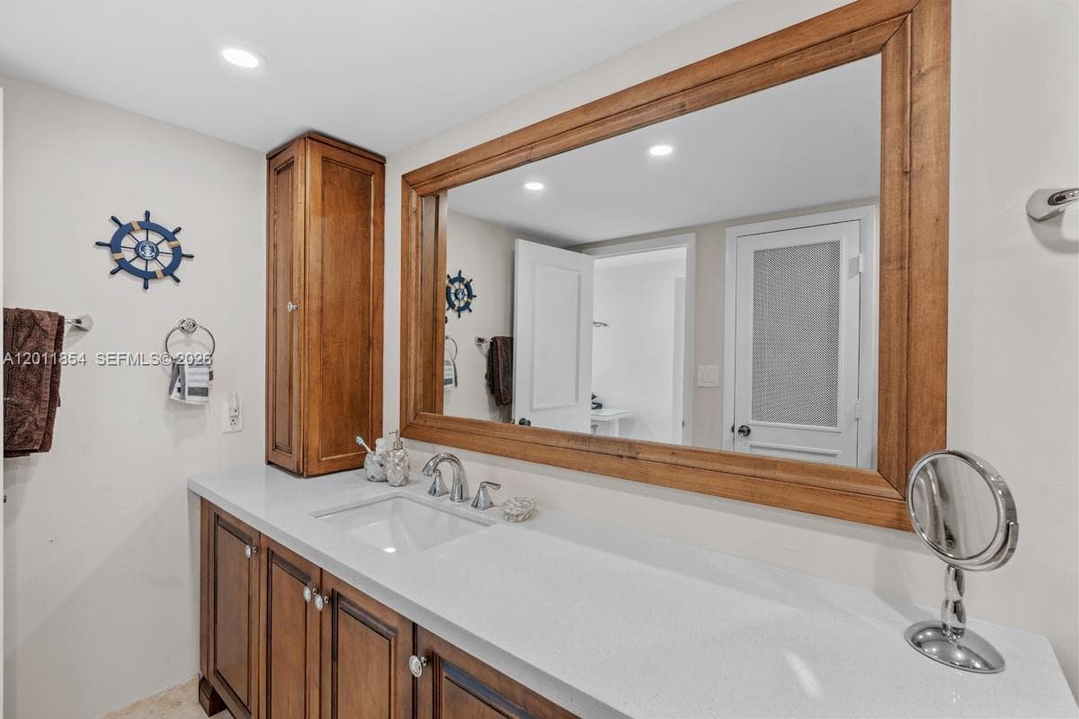 2100 Ocean Ln 1704 photo 19