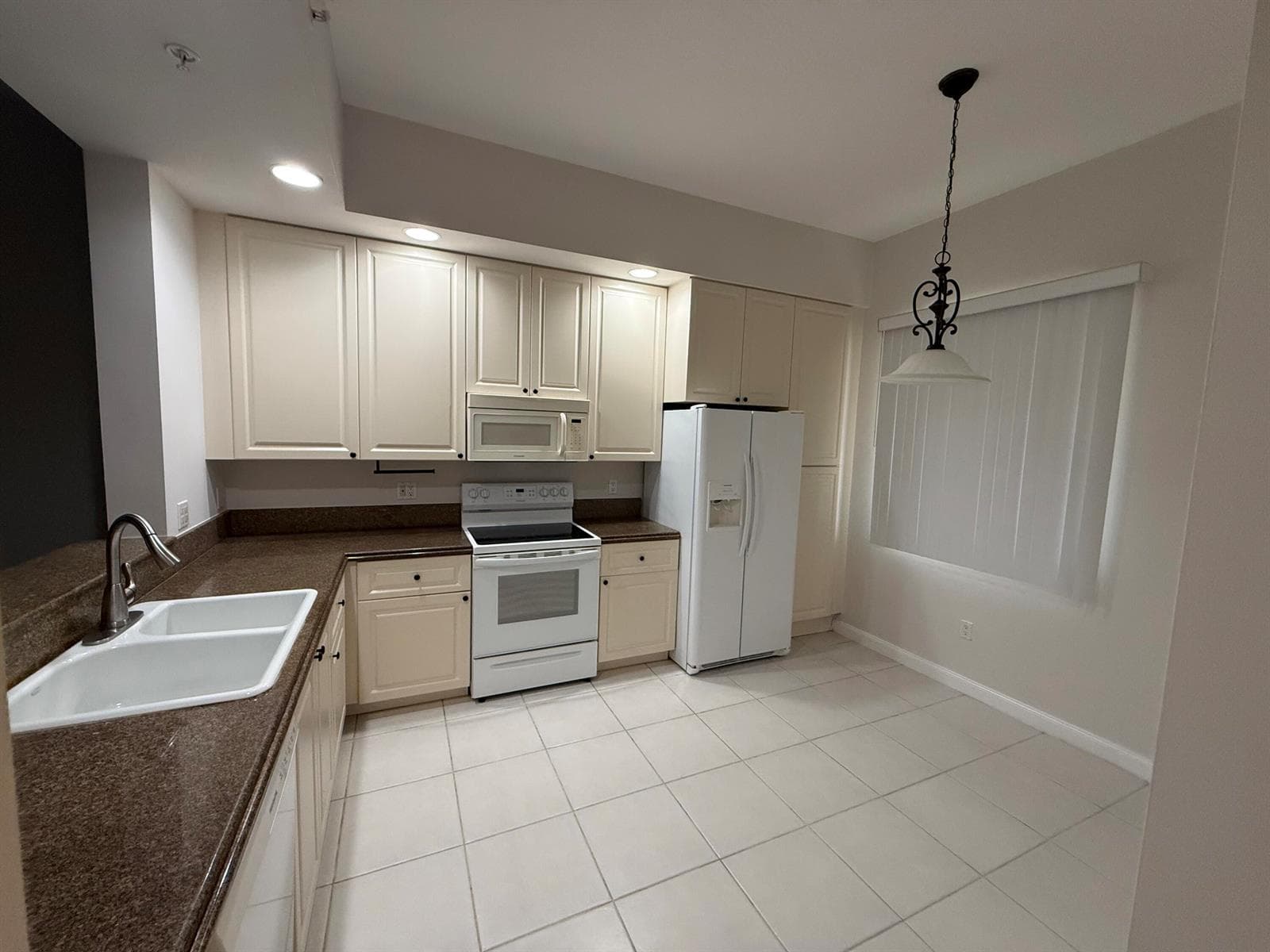 20 Harbour Isle Drive W #Ph01 2