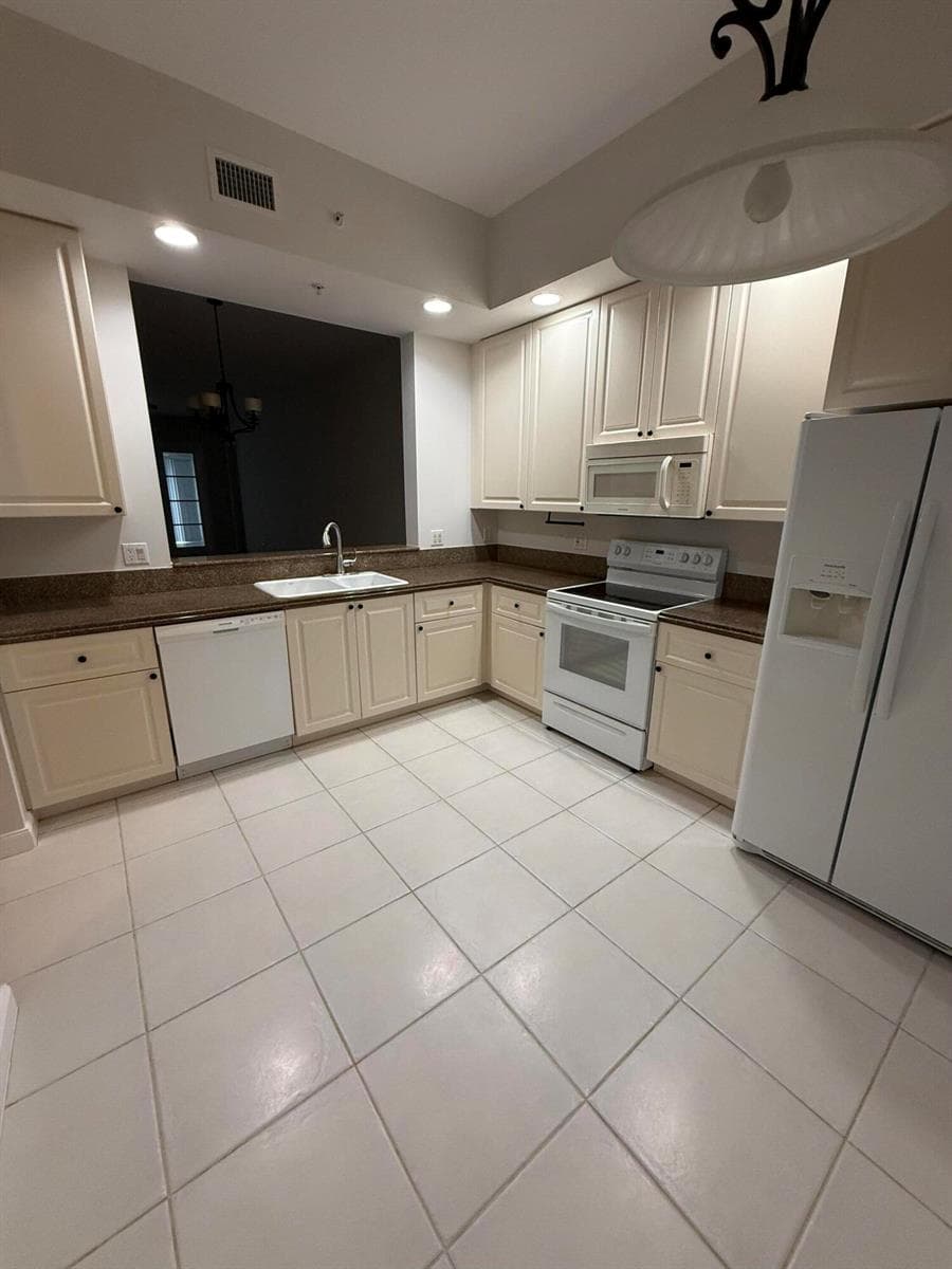 20 Harbour Isle Drive W #Ph01 3