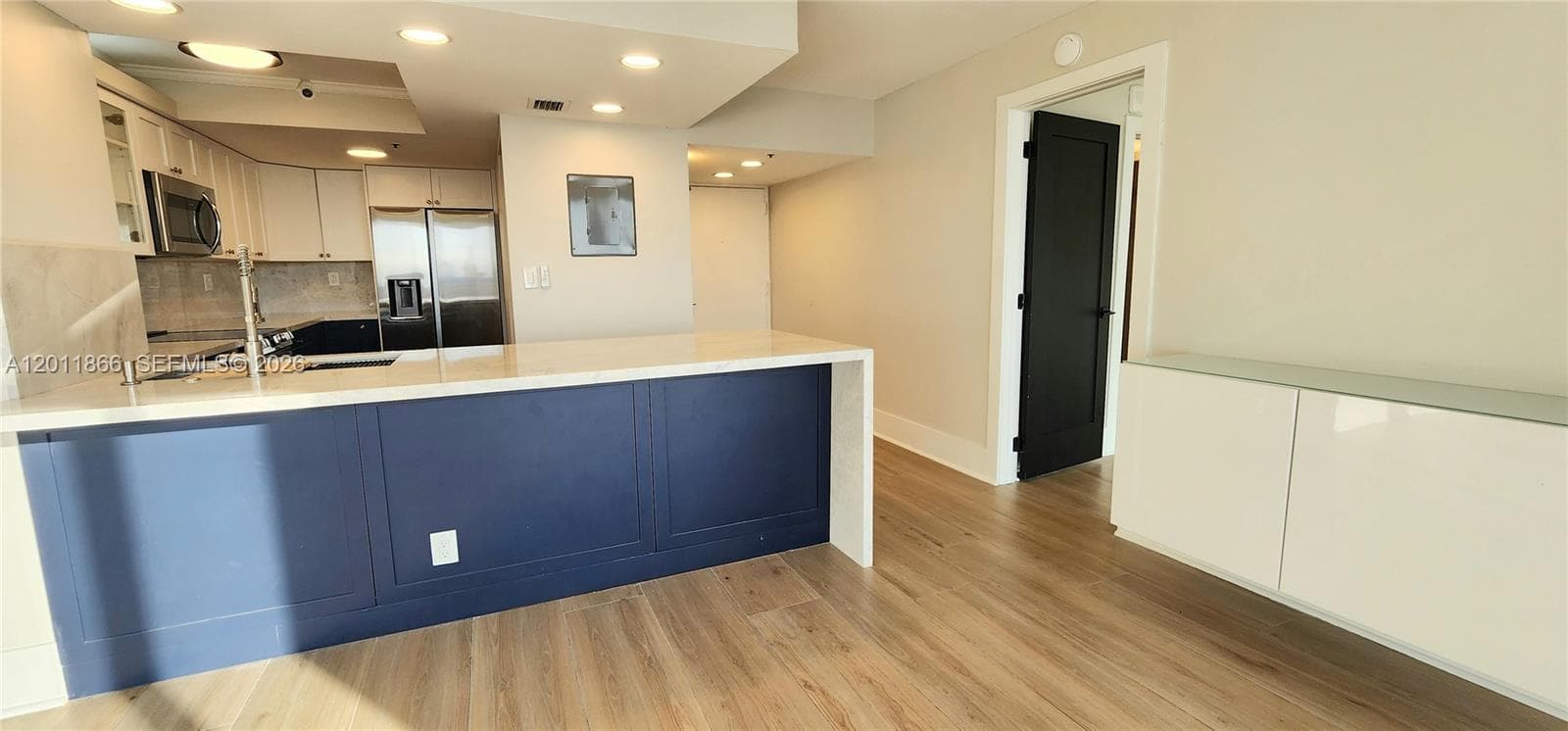 7601 E Treasure Dr 1411 photo 7