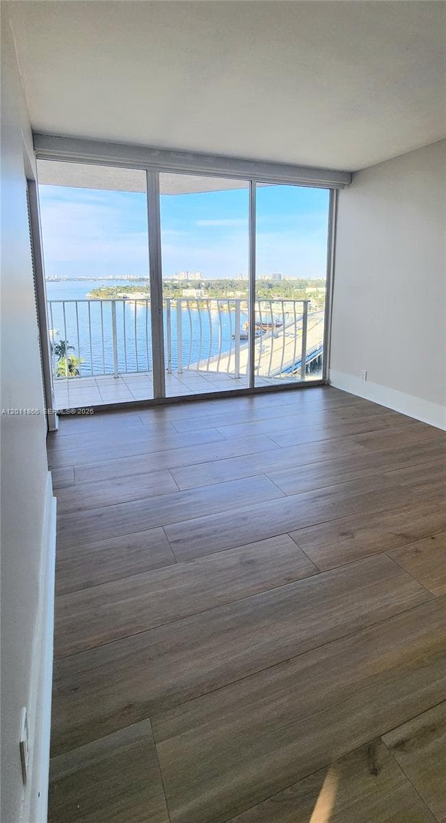 7601 E Treasure Dr 1411 photo 11