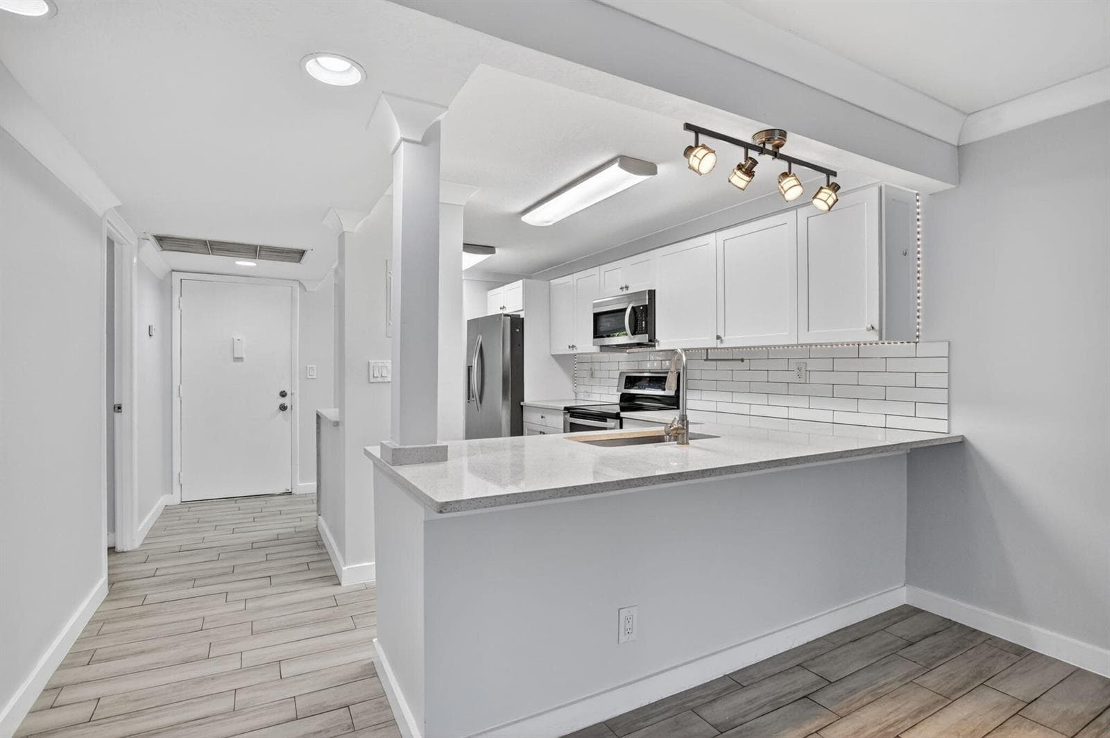 8 Royal Palm Way 203 photo 6