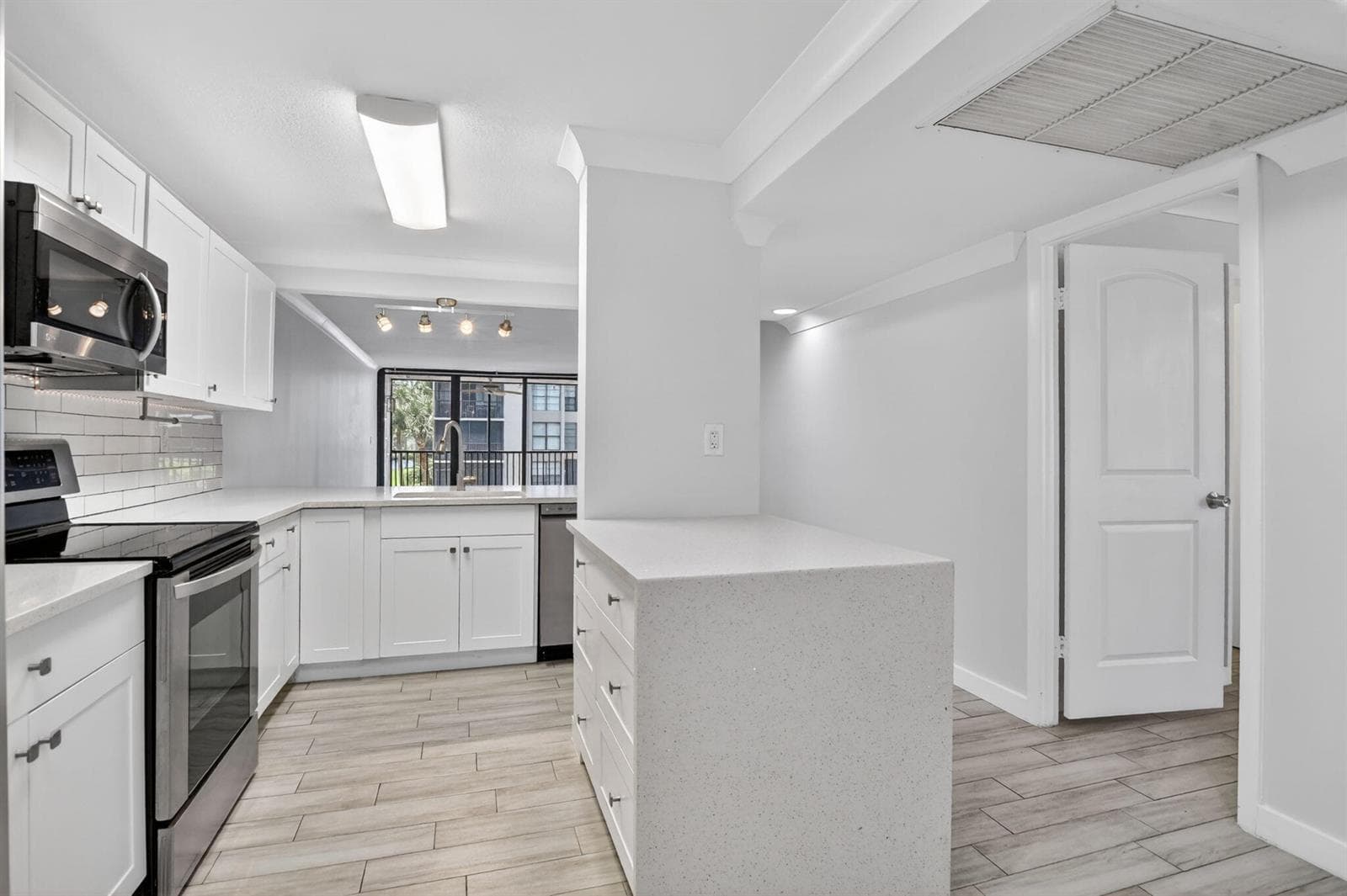 8 Royal Palm Way #203 3