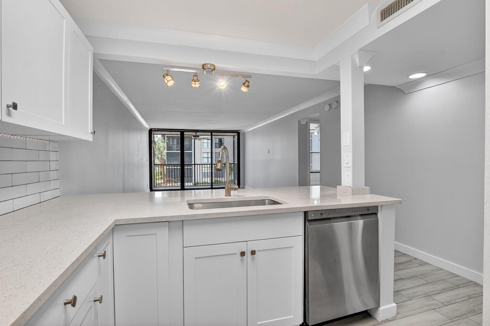 8 Royal Palm Way #203 5