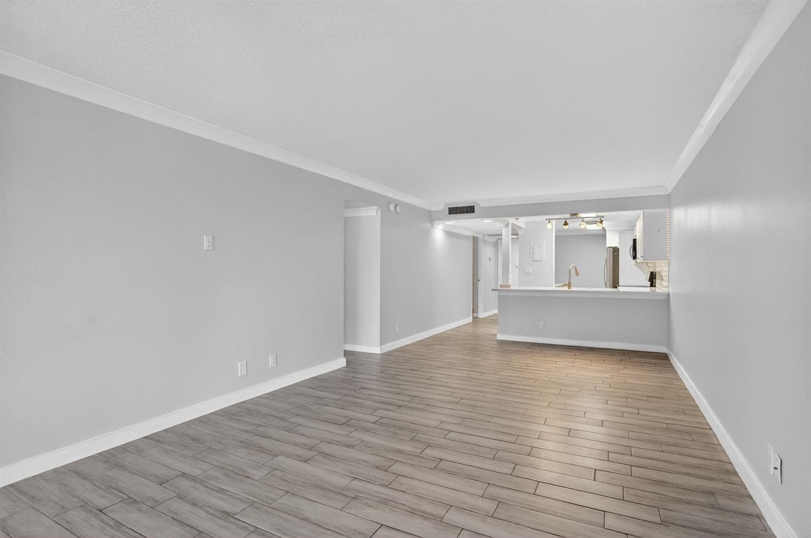 8 Royal Palm Way 203 photo 9