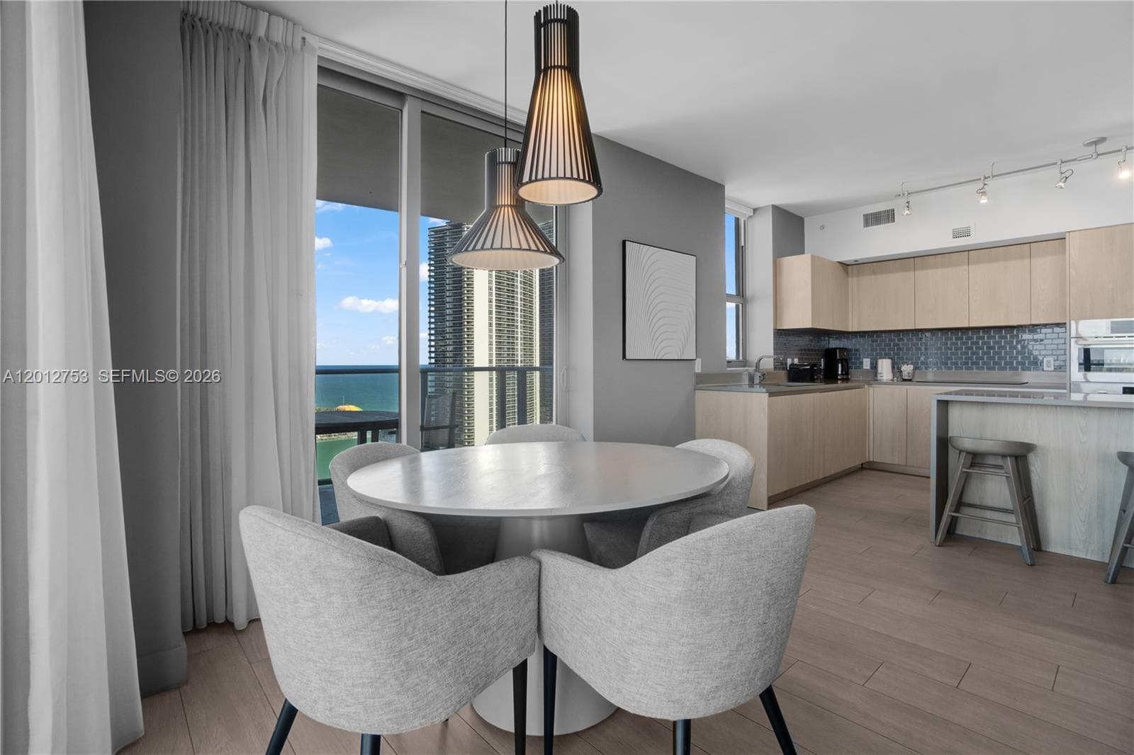 4010 Ocean Dr 5