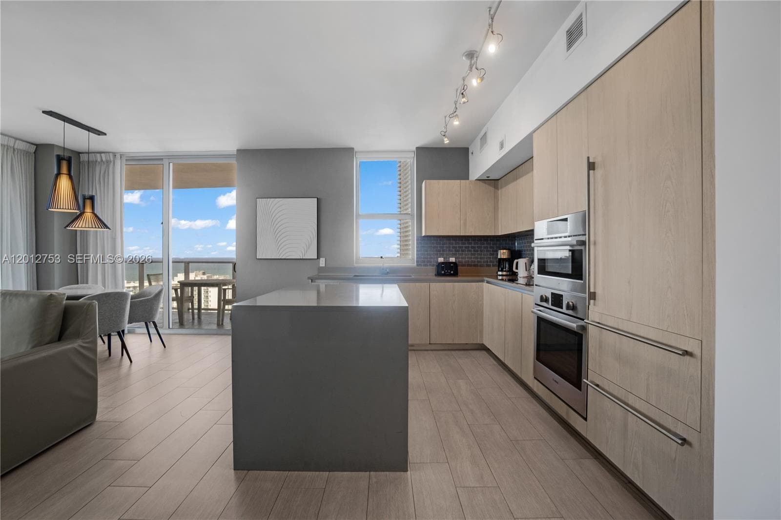 4010 Ocean Dr 4