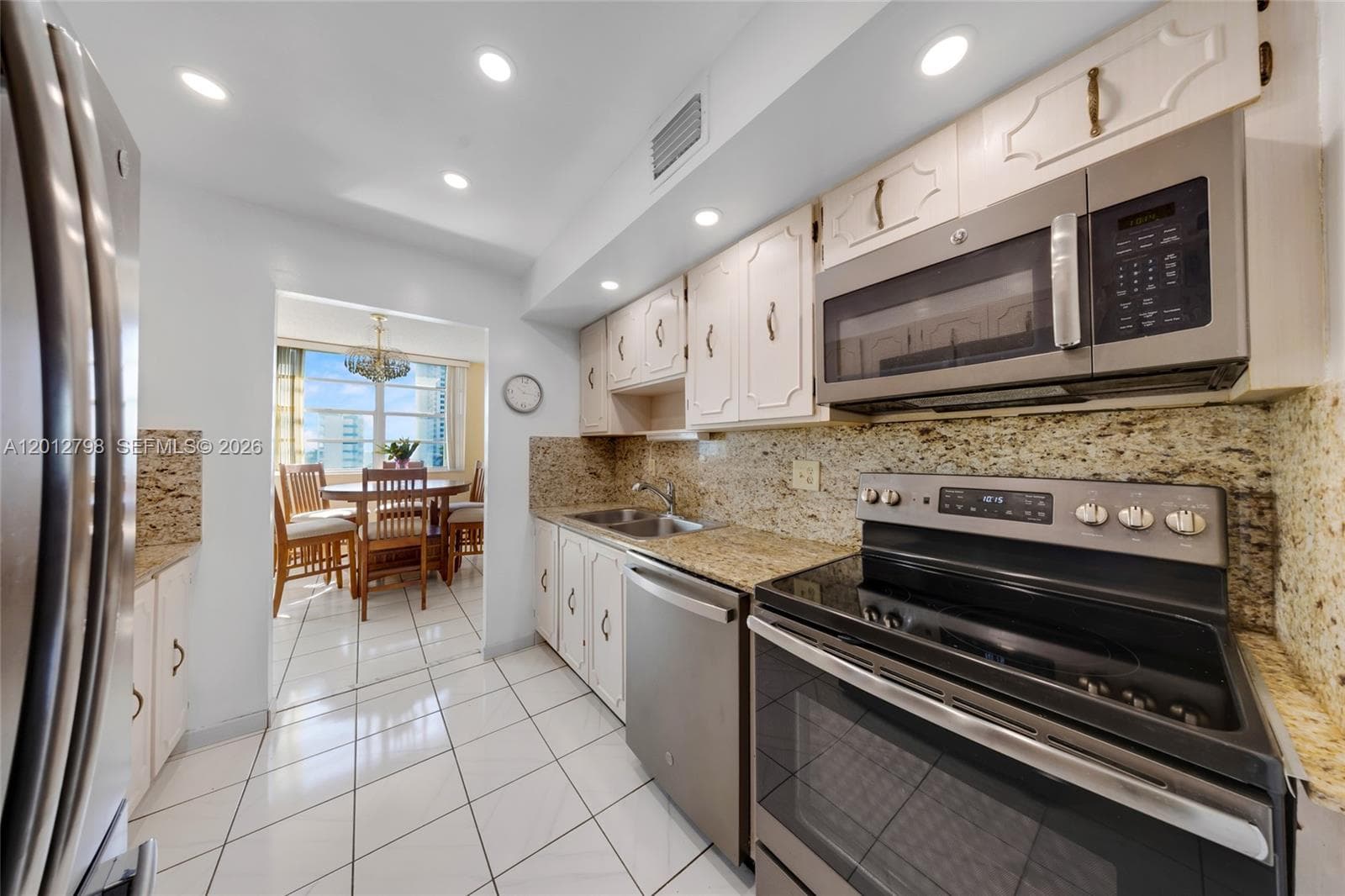 3113 S Ocean Dr 506 photo 2