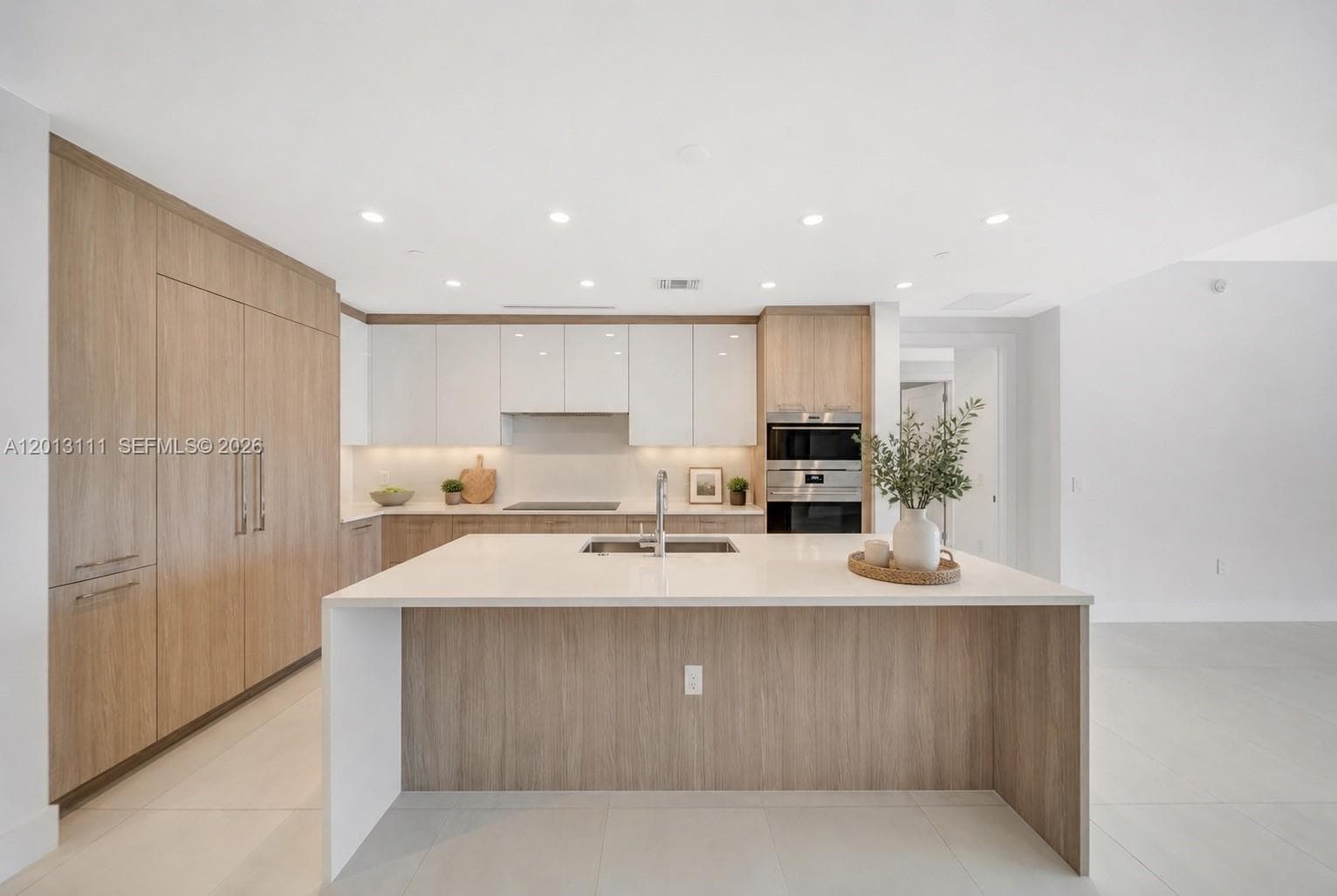 153 N Seabreeze Blvd 801 photo 2