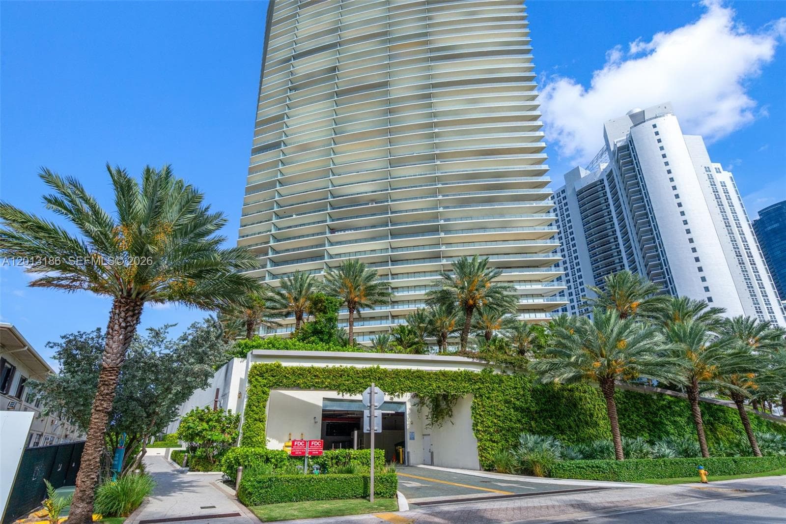 18975 Collins Ave 3605 photo 2