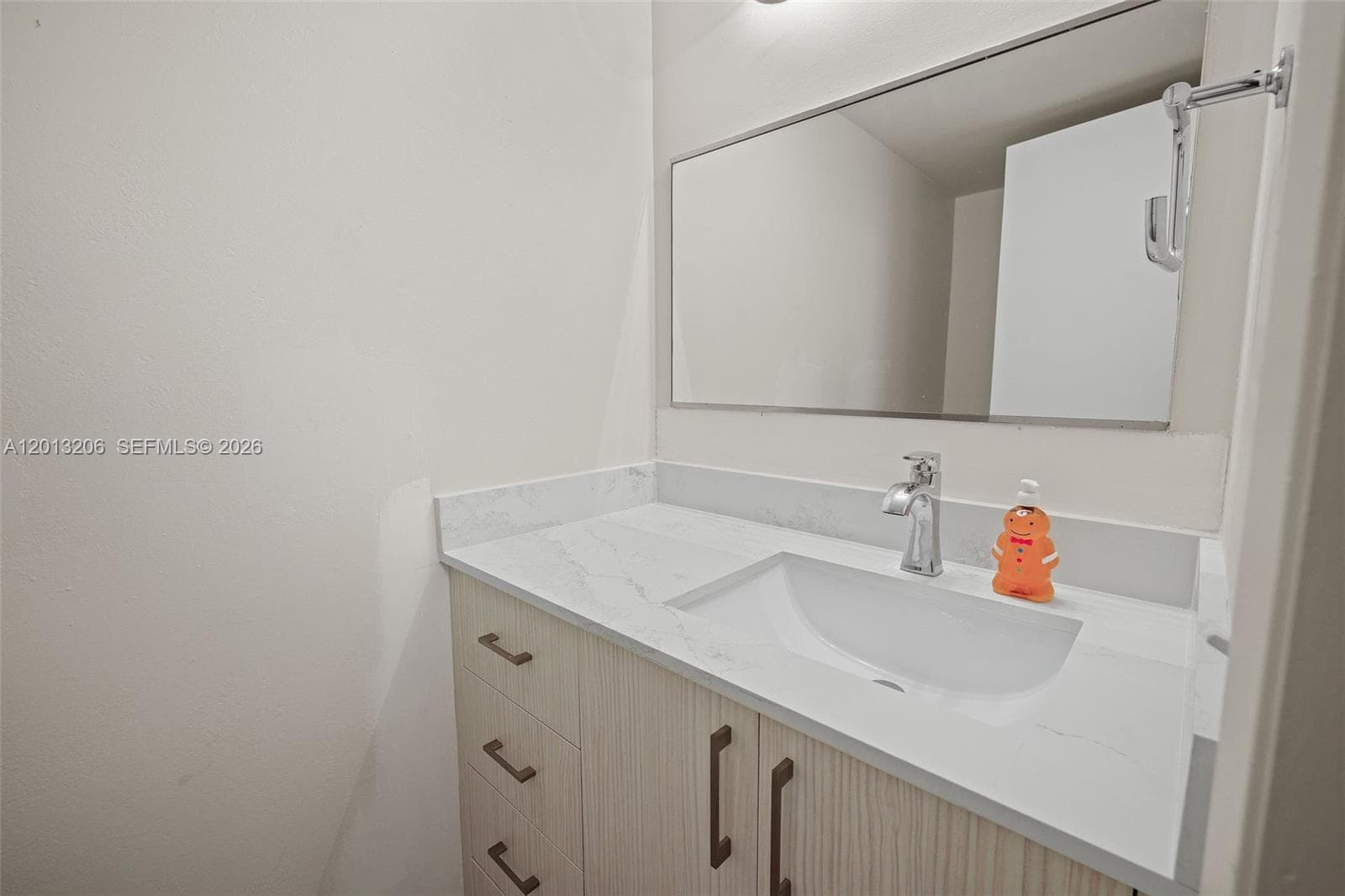 9800 W Bay Harbor Dr 406 photo 11