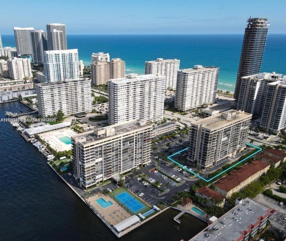 2049 Ocean Dr 2