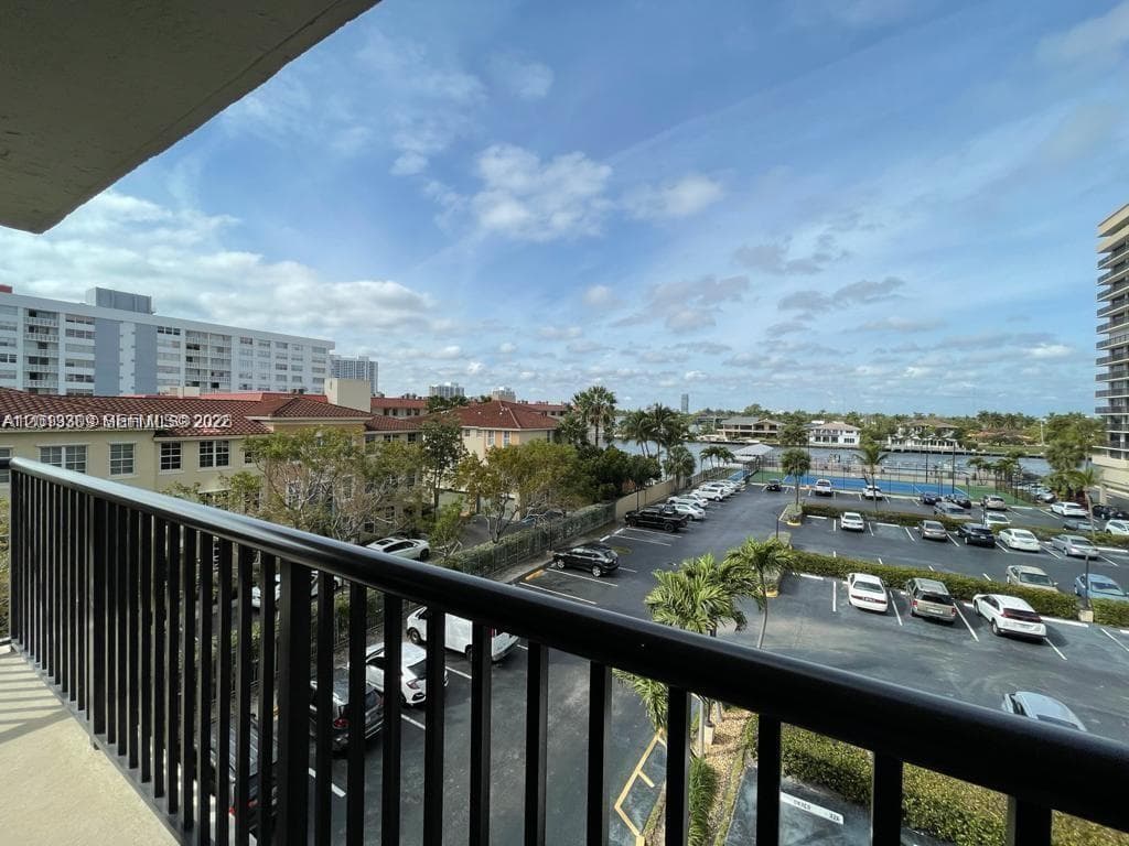 2049 Ocean Dr 5