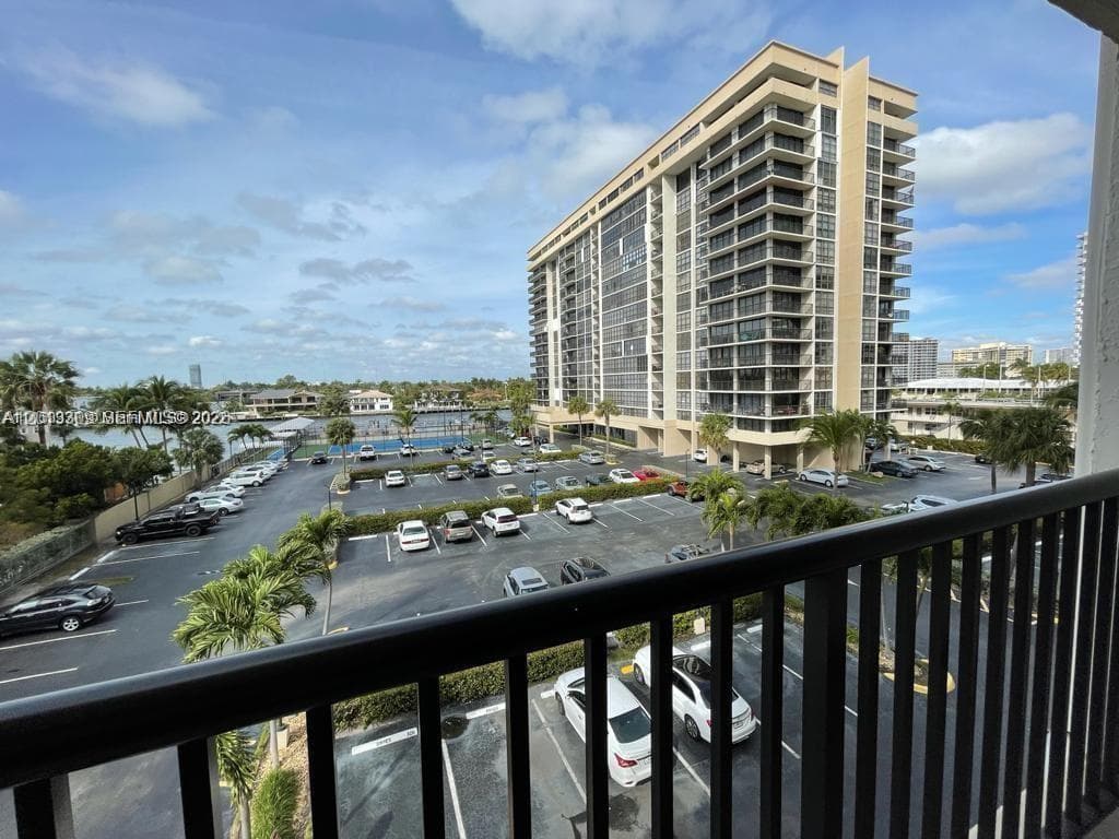 2049 Ocean Dr 4