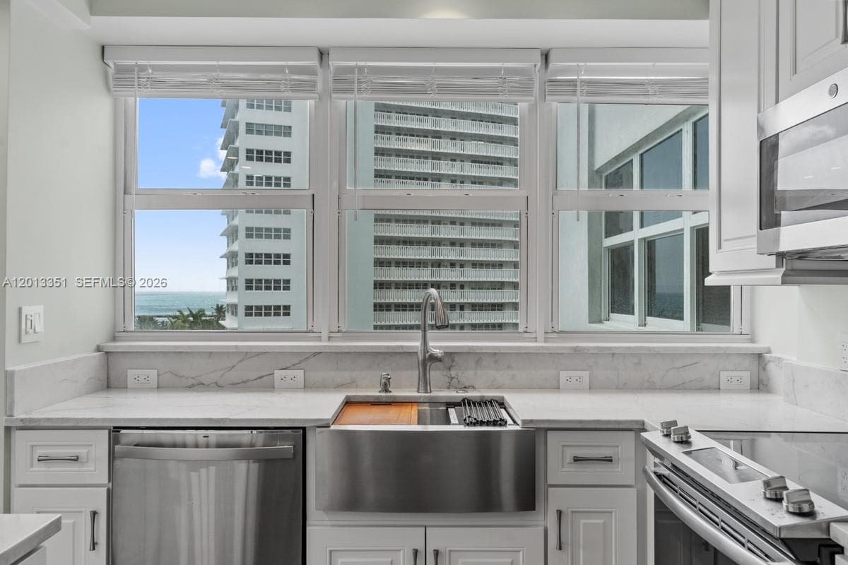 1920 S Ocean Dr 701 photo 23