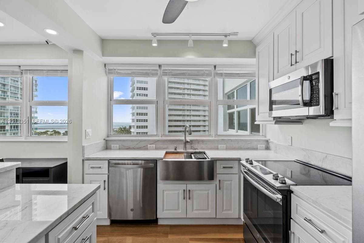 1920 Ocean Dr 701 photo 21