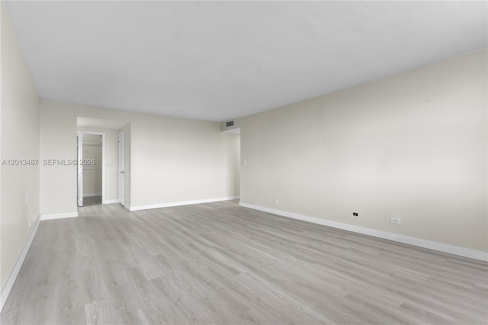 1800 NE 114th St 601 photo 6