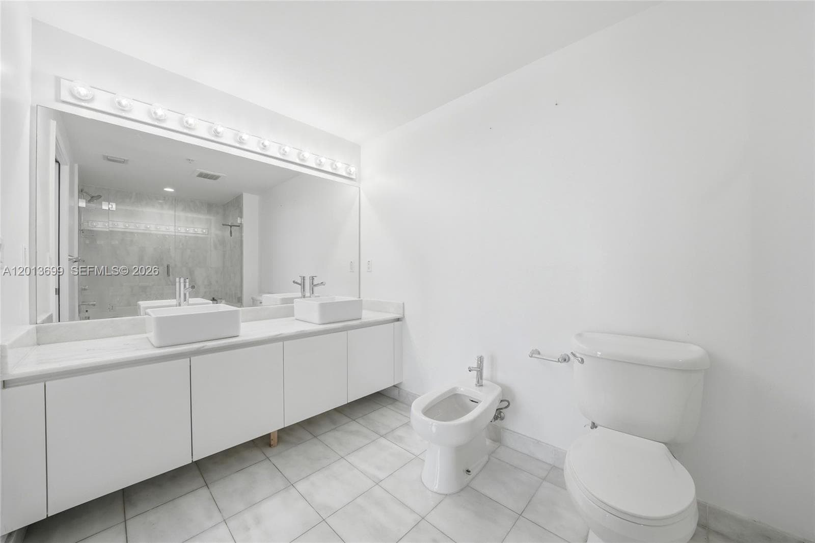 601 NE 36th St 2707 photo 20