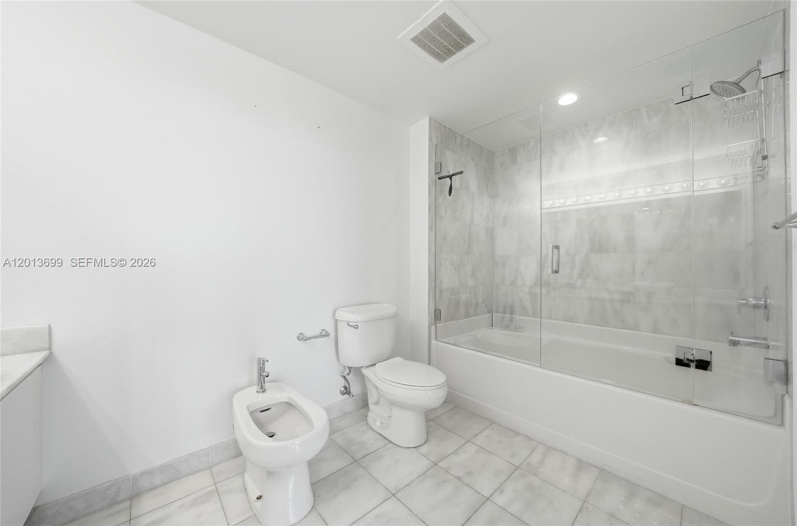 601 NE 36th St 2707 photo 19