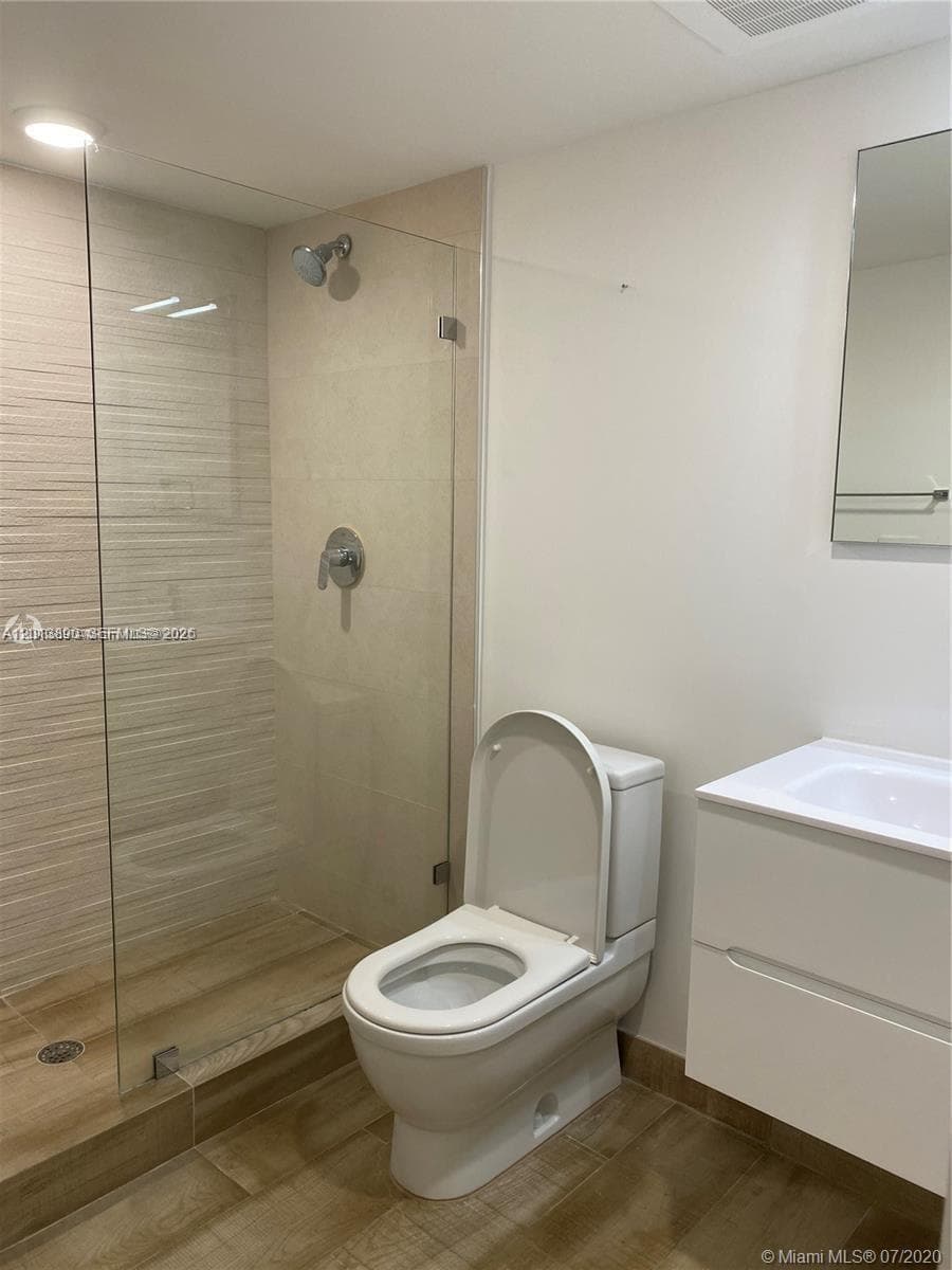 9261 E Bay Harbor Dr 704 photo 10