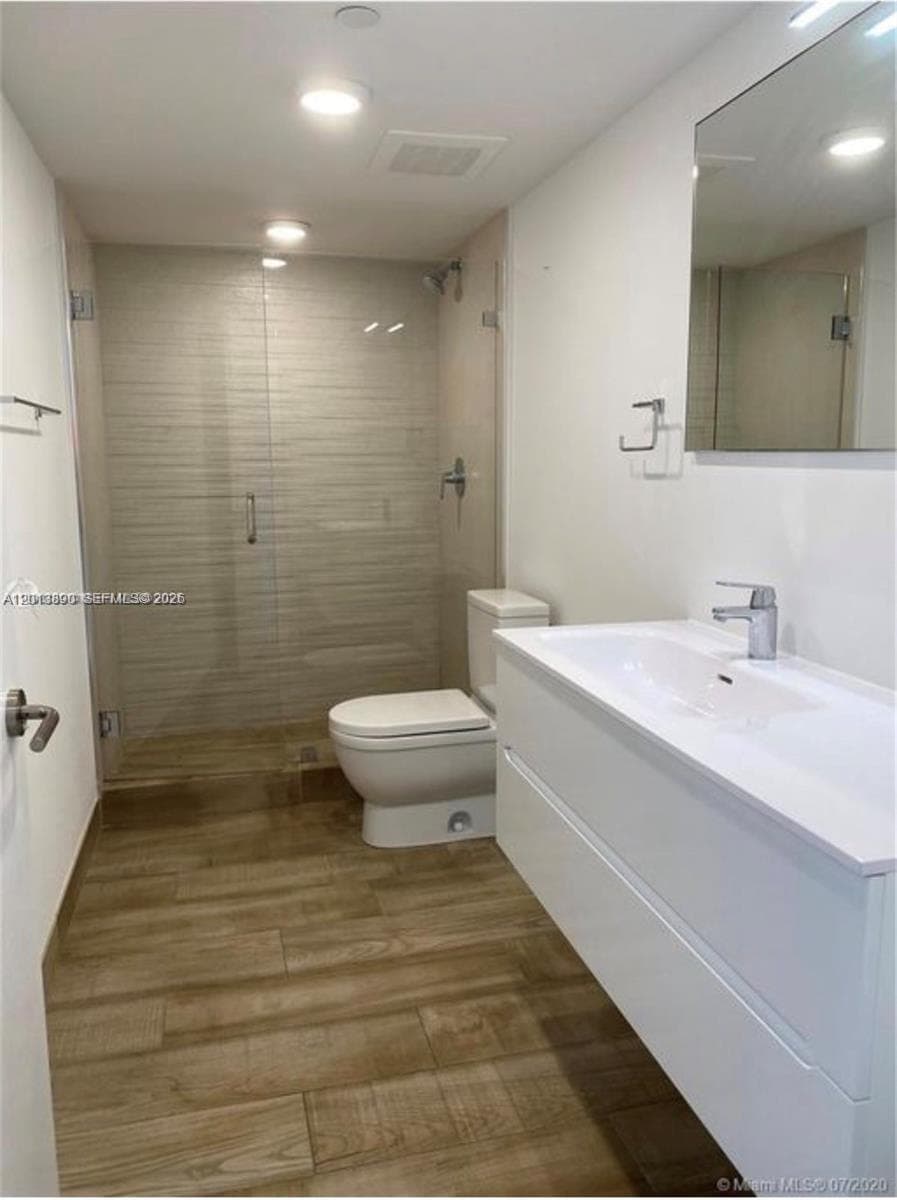 9261 E Bay Harbor Dr 704 photo 4