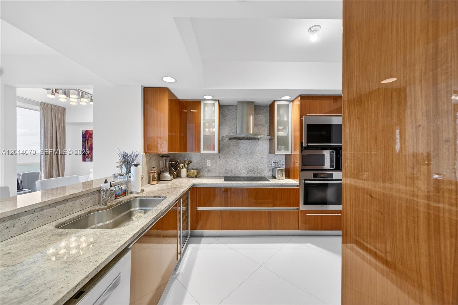 2711 Ocean Dr 3