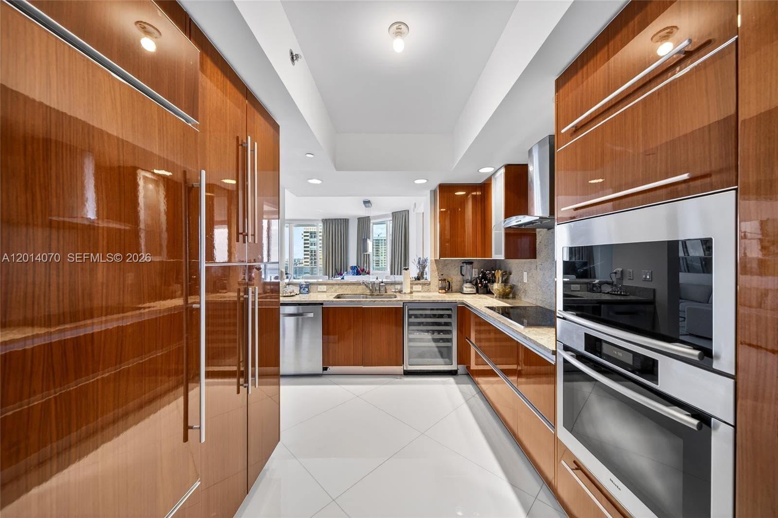 2711 Ocean Dr 5