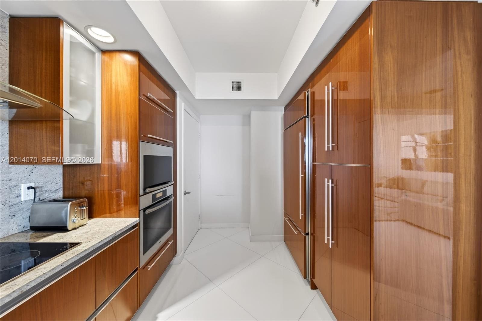 2711 Ocean Dr 4