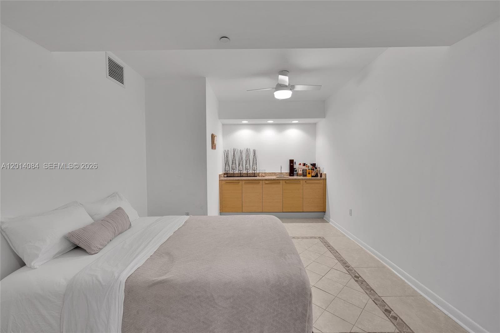 1830 Ocean Dr 1703 photo 23