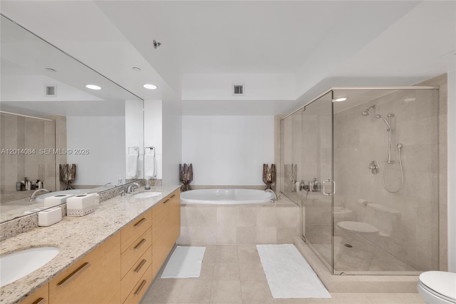 1830 Ocean Dr 1703 photo 17