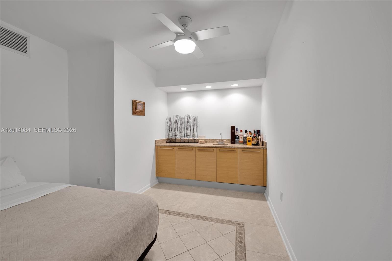 1830 Ocean Dr 1703 photo 24