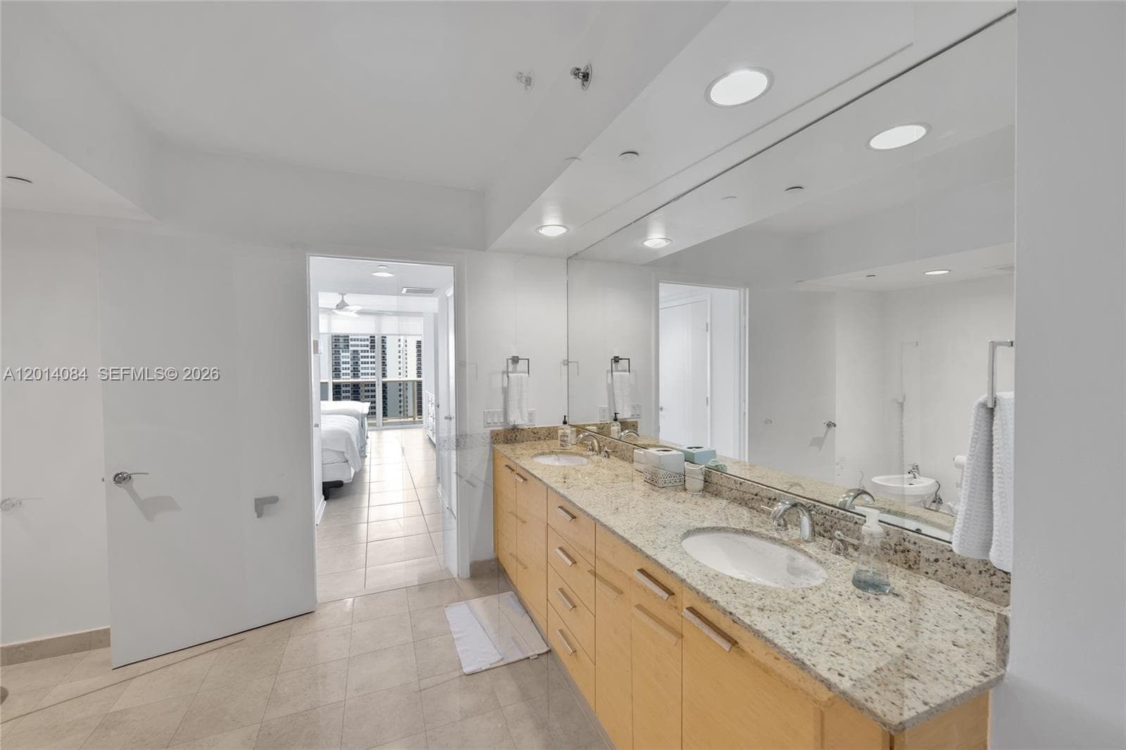 1830 Ocean Dr 1703 photo 19