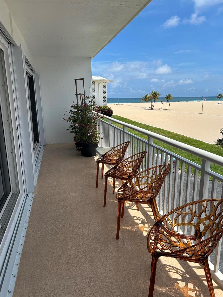 1750 S Ocean Lane 219 photo 6