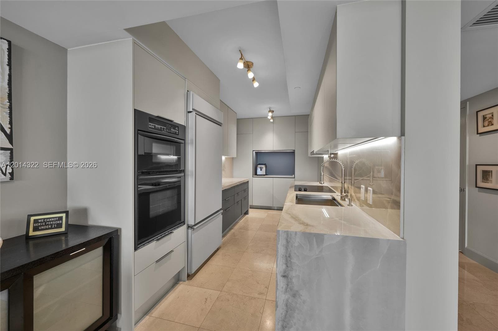 1800 Ocean Dr 4
