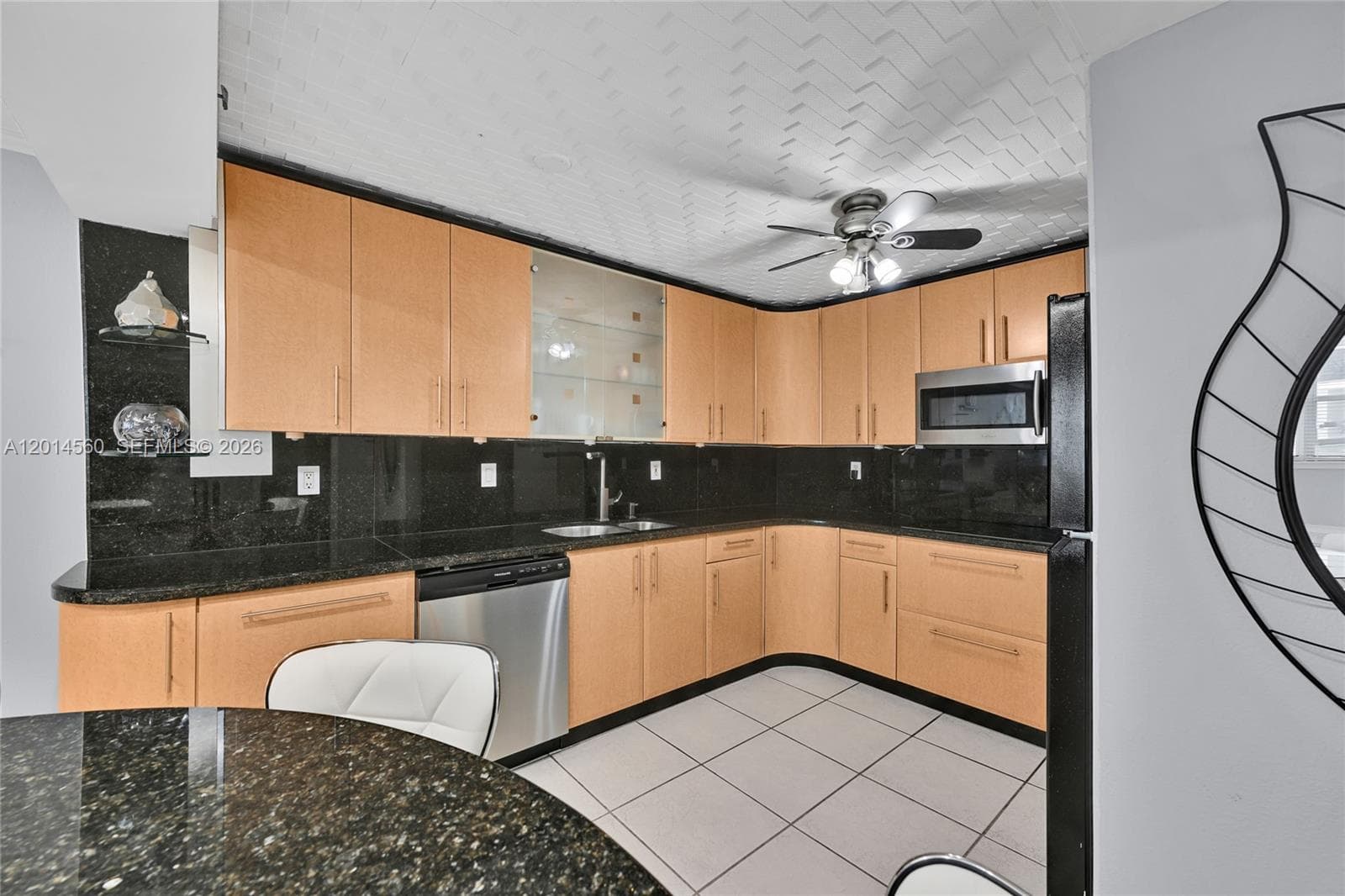 6039 Collins Ave 621 photo 9